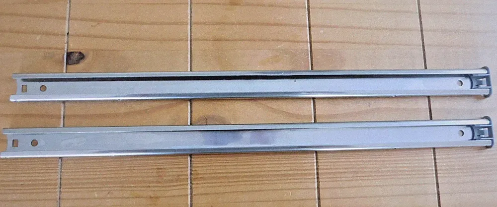2x Schienen Beko 1880240400 für Geschirrkorbführung oben unten im Geschirrspüler