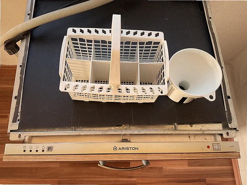 Ariston geschirrspüler 60cm einbau Unterbau 12 gedecke keine 3 Jahre benützt