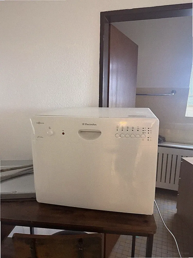 Electrolux tragbarer Tischgeschirrspüler freistehend weiß mit Display & Korb