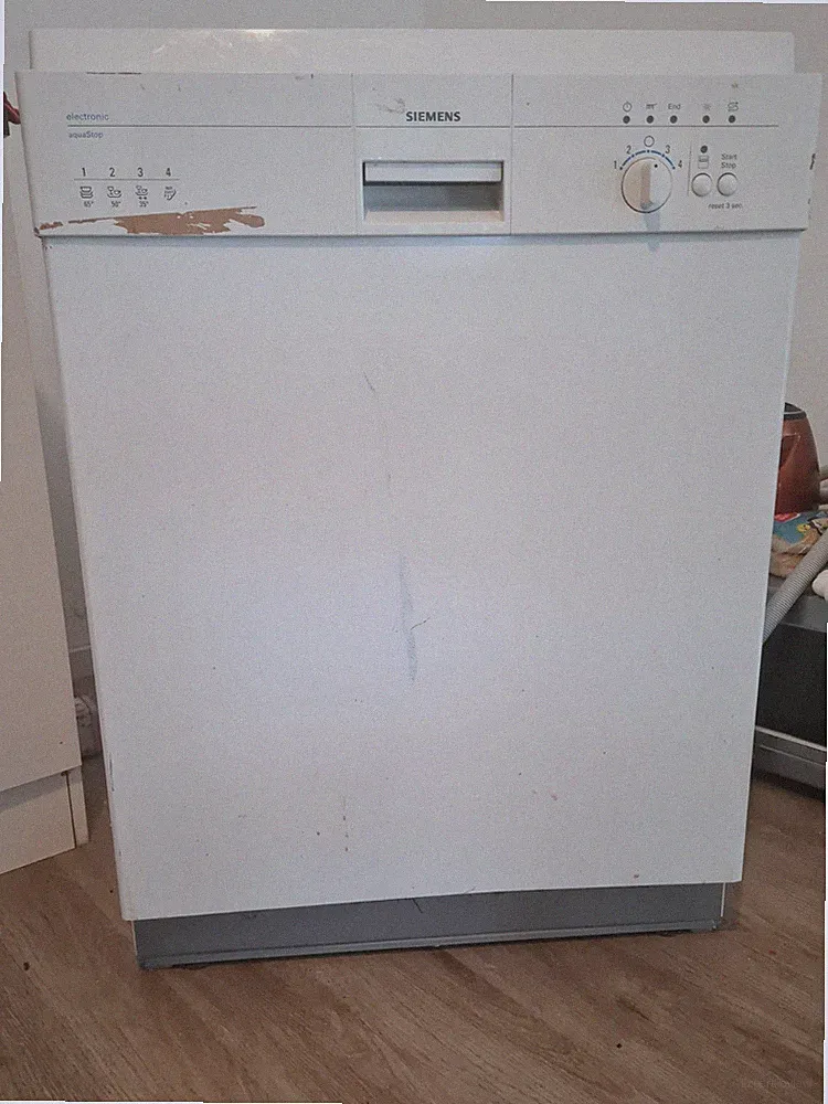 Geschirrspülmaschine von Siemens in weißer Farbe 85 cm hoch