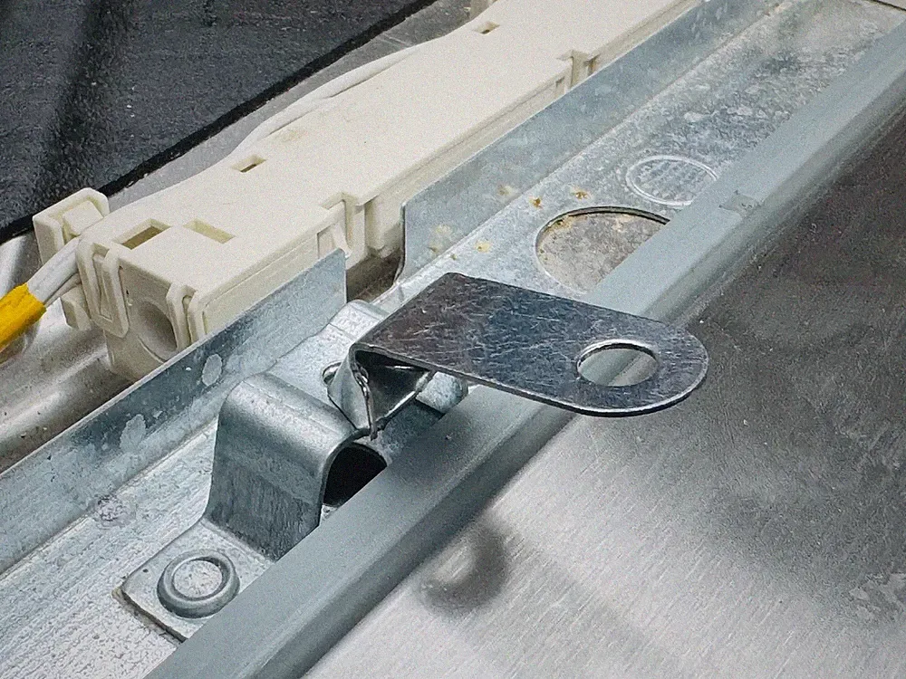 Miele Spülmaschine Befestigung Arbeitsplatte unten Halter Unterbau oben