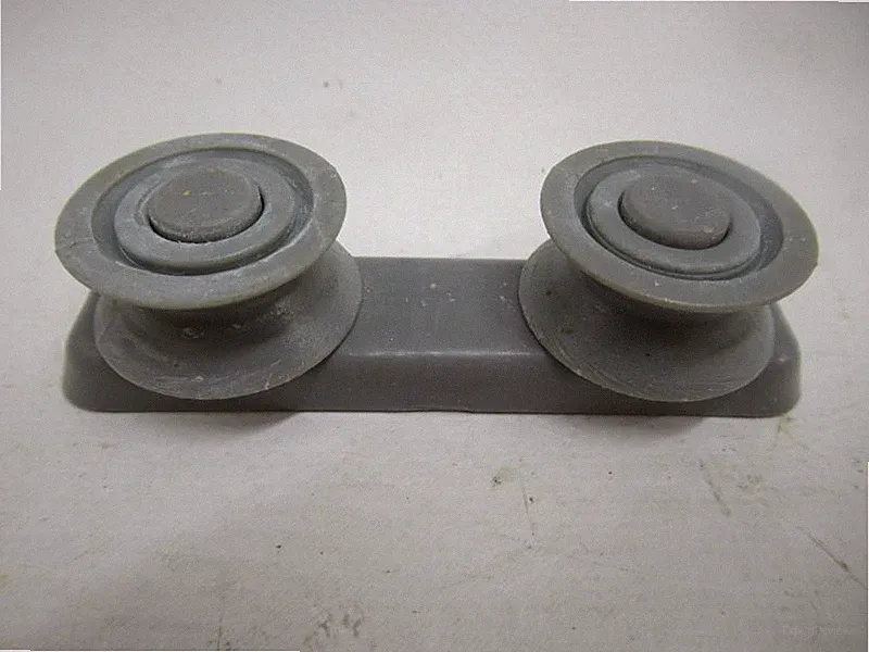 Zweifach Korbrollenhalter Schiene Korbrolle Rolle Rad Gorenje 244489 POM